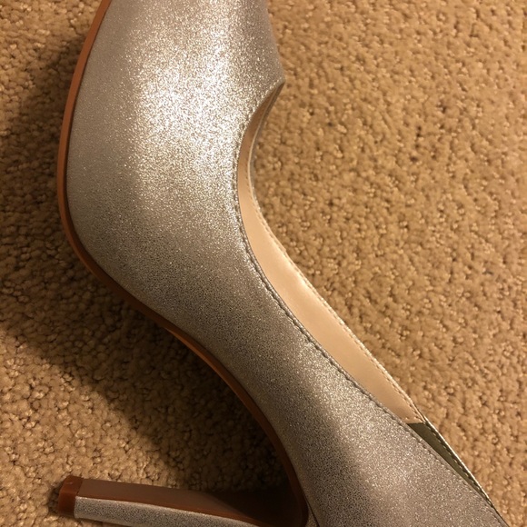 NWT Shimmer Peep-Toe Platform Pumps (David’s Bridal, Kingsley) - Picture 7 of 7
